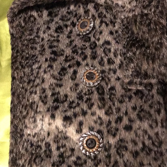 BKE outerwear - Leopard print button front faux fur coat. - Picture 5 of 8